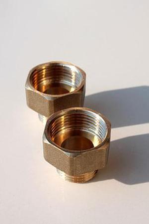 赵薇女儿小四月黄裙扮淑女 赵薇夫妇秀墨宝晒幸福