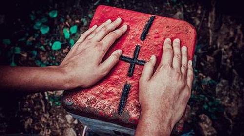 镇雄扑克关春天破解版