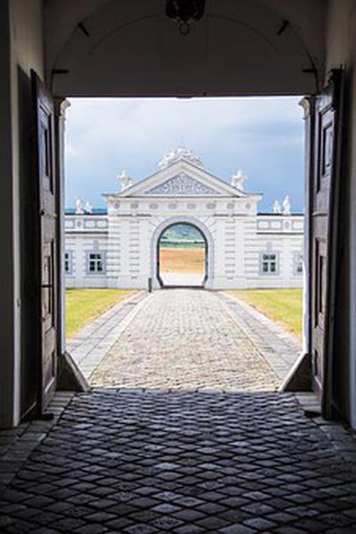 廖启承委员:目前由于深港澳三地邮轮